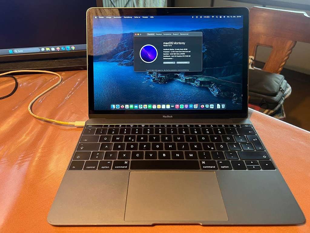 Apple MacBook 12" in der Farbe spacegray